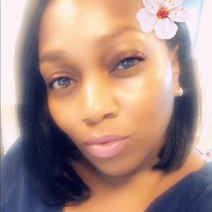 Meet your Posher, Ebony